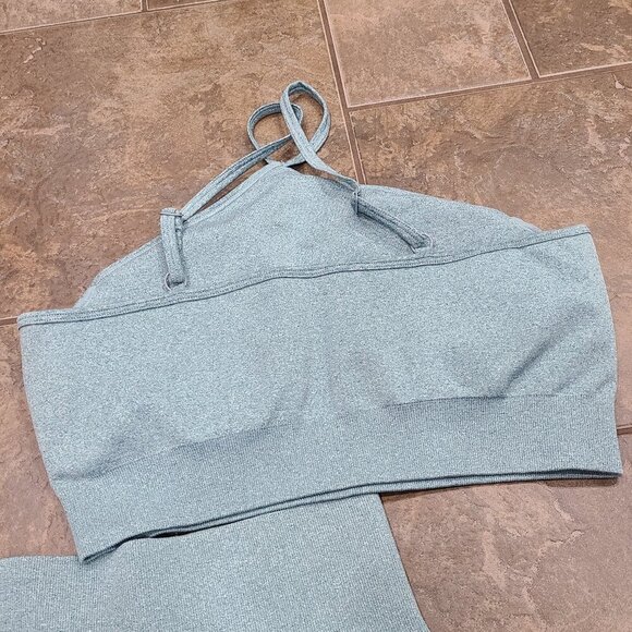 ❄3/$26 Xmas sale❄ NWOT 2 piece Workout short and top set. - Picture 4 of 4